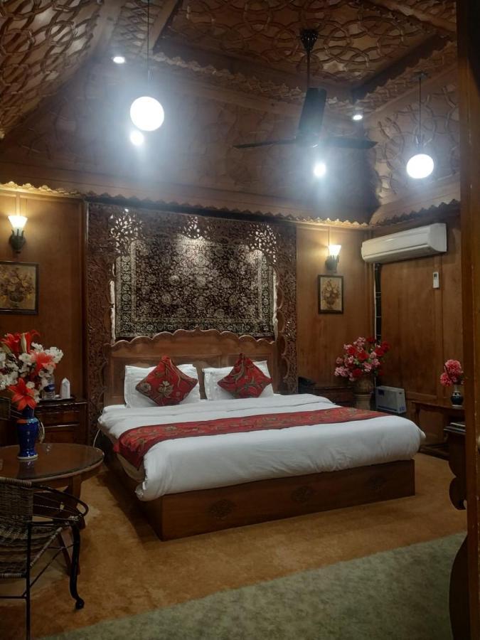 The Mughal Sheraton Houseboat Hotell Durgjan Eksteriør bilde