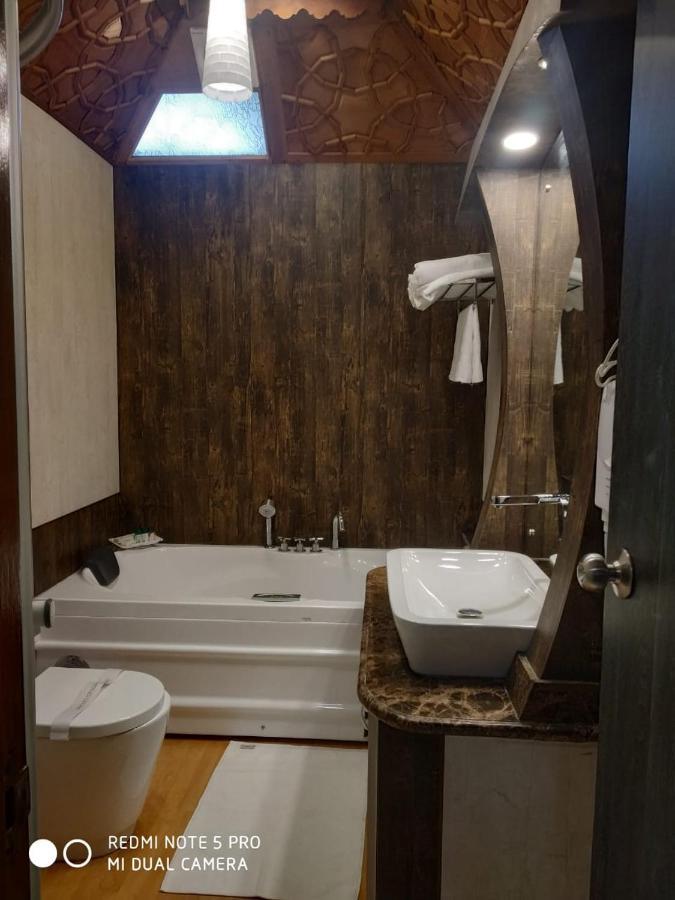The Mughal Sheraton Houseboat Hotell Durgjan Eksteriør bilde